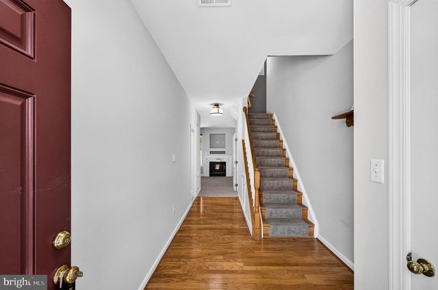 967 HERONS RUN LN, Woodbridge, VA 22191
