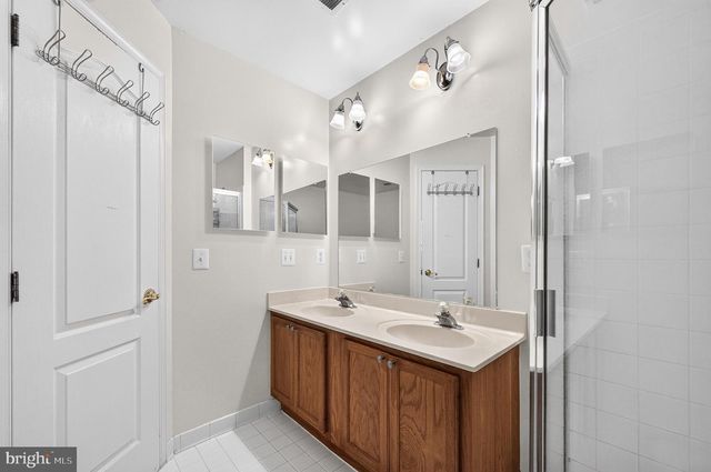 967 HERONS RUN LN, Woodbridge, VA 22191