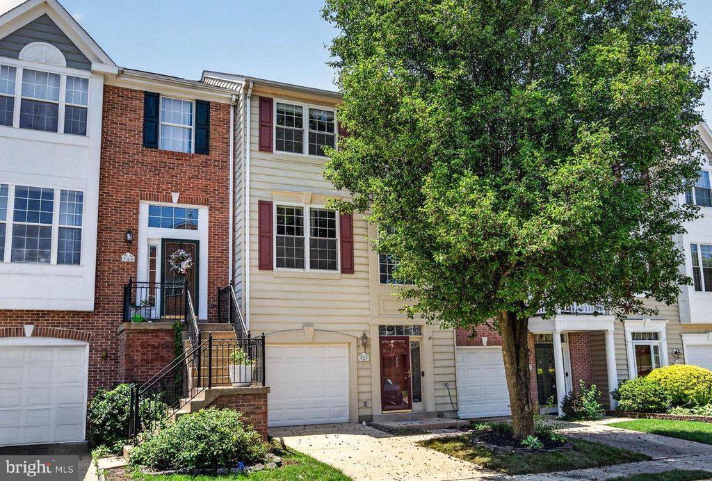 967 HERONS RUN LN, Woodbridge, VA 22191