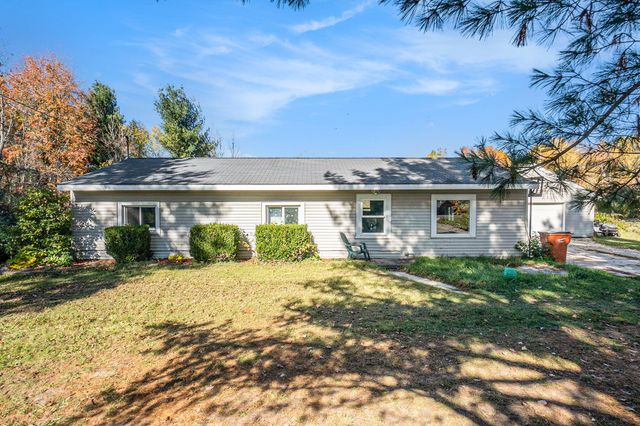 5475 14 Mile Court NE, Rockford, MI 49341