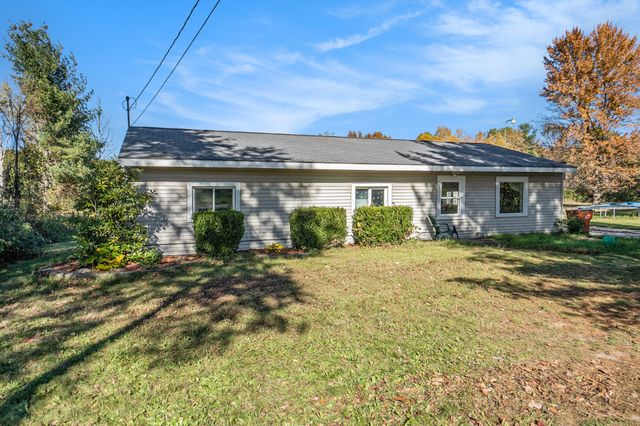 5475 14 Mile Court NE, Rockford, MI 49341