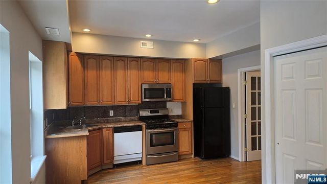 673 Bergen Avenue 204, Jersey City, NJ 07304