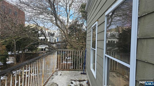 673 Bergen Avenue 204, Jersey City, NJ 07304