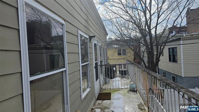 673 Bergen Avenue 204, Jersey City, NJ 07304