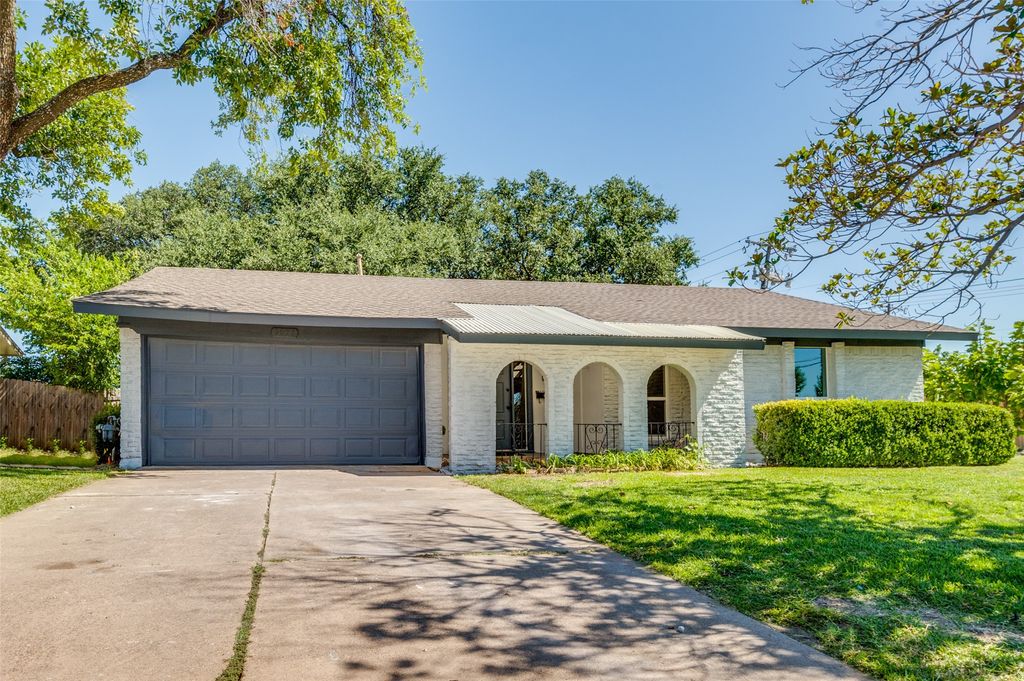 2023 Brentwood Lane, Carrollton, TX 75006