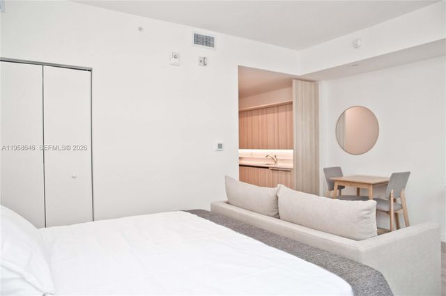 225 N Miami Ave 2508, Miami, FL 33128