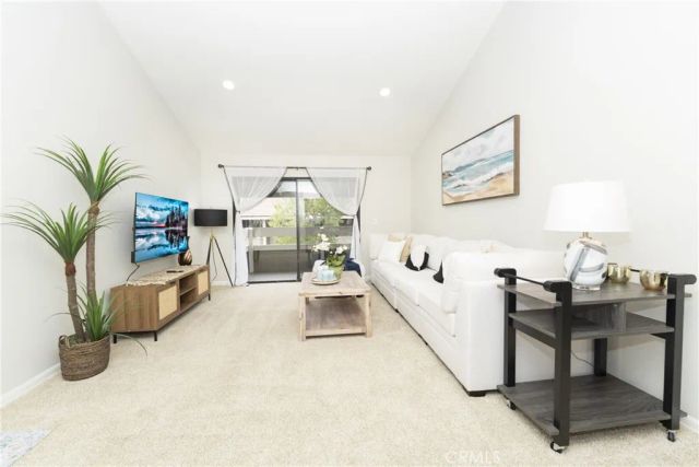 306 Streamwood, Irvine, CA 92620