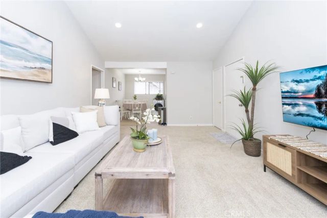306 Streamwood, Irvine, CA 92620