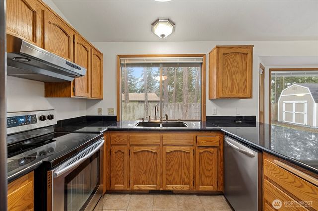 633 NW Mizzen Drive, Oak Harbor, WA 98277