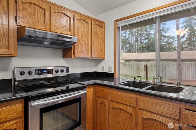 633 NW Mizzen Drive, Oak Harbor, WA 98277