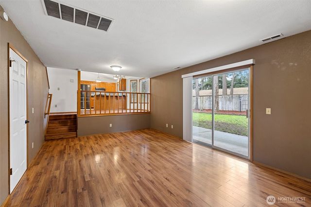 633 NW Mizzen Drive, Oak Harbor, WA 98277