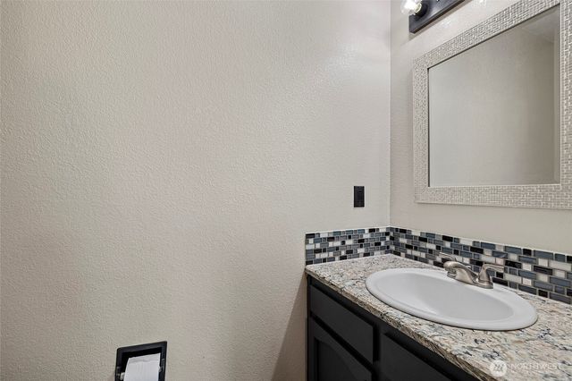 633 NW Mizzen Drive, Oak Harbor, WA 98277