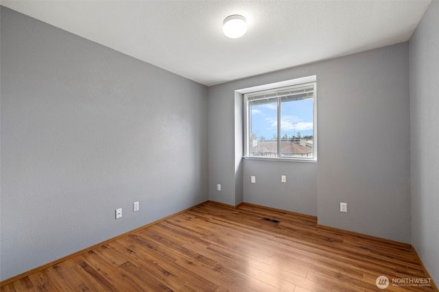 633 NW Mizzen Drive, Oak Harbor, WA 98277