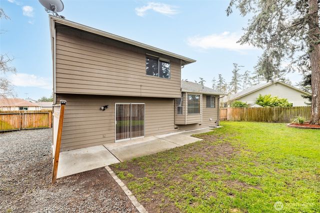 633 NW Mizzen Drive, Oak Harbor, WA 98277