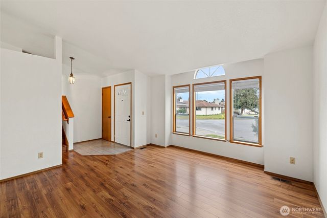 633 NW Mizzen Drive, Oak Harbor, WA 98277