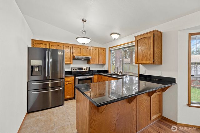 633 NW Mizzen Drive, Oak Harbor, WA 98277