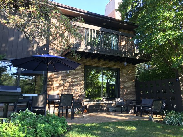 1872 MISSION HILLS Lane, Northbrook, IL 60062
