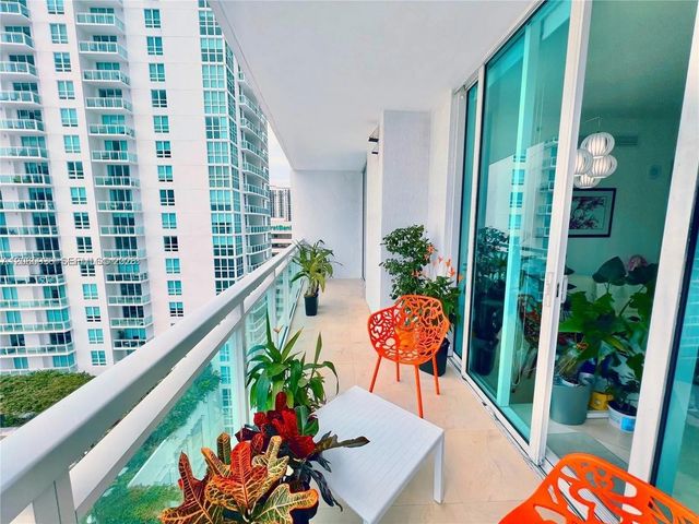 950 Brickell Bay Drive 1807, Miami, FL 33131