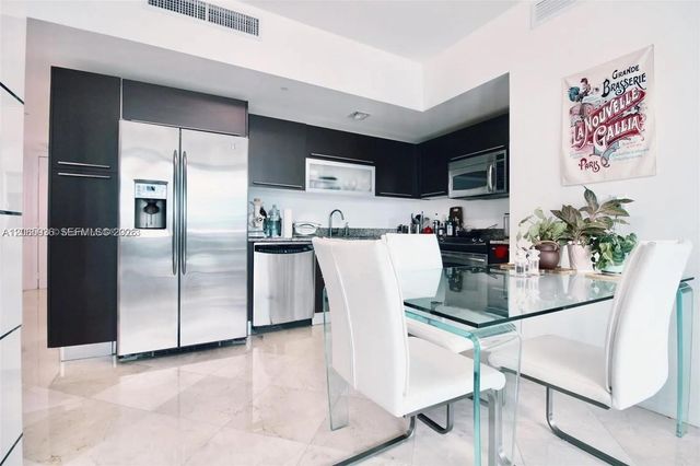 950 Brickell Bay Drive 1807, Miami, FL 33131