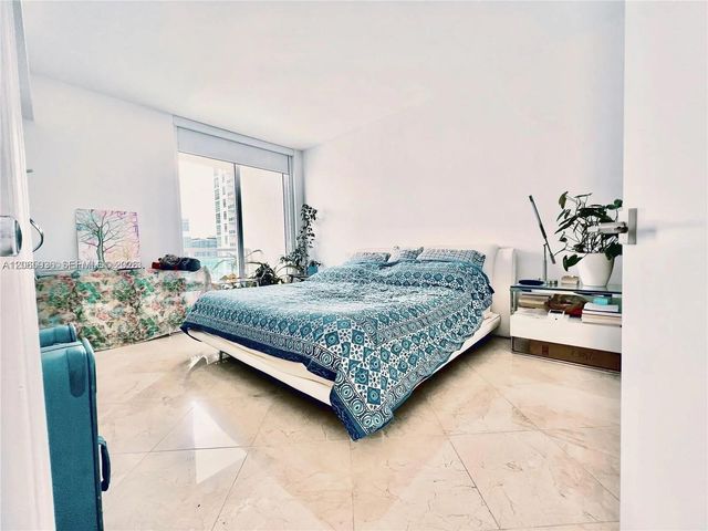 950 Brickell Bay Drive 1807, Miami, FL 33131