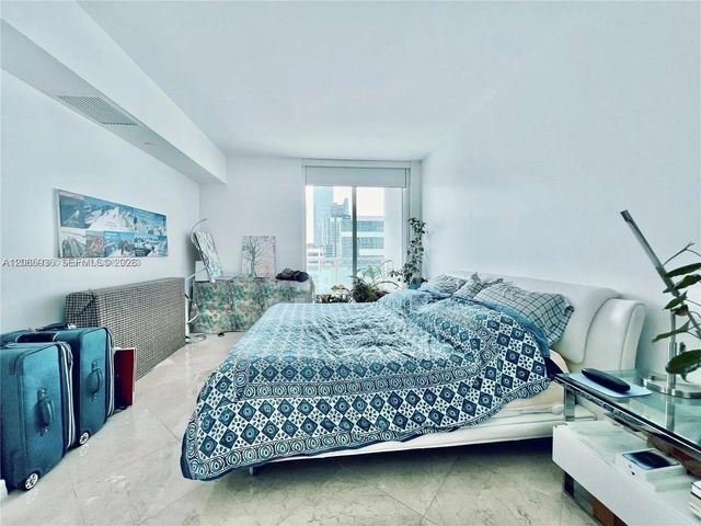 950 Brickell Bay Drive 1807, Miami, FL 33131