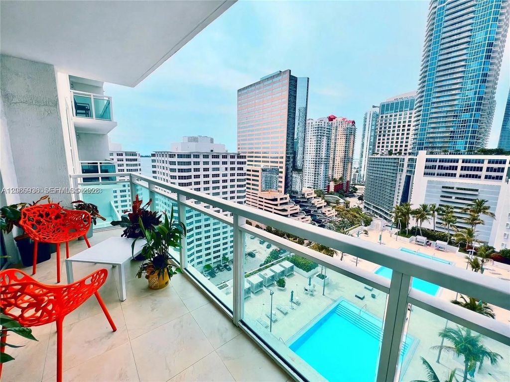 950 Brickell Bay Drive 1807, Miami, FL 33131