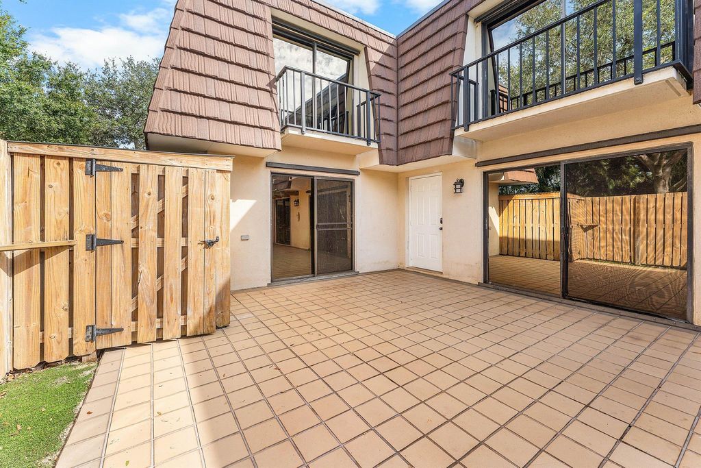 1214 12th Lane, Palm Beach Gardens, FL 33418