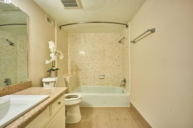 10818 Briar Forest Drive 34, Houston, TX 77042