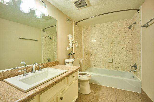 10818 Briar Forest Drive 34, Houston, TX 77042