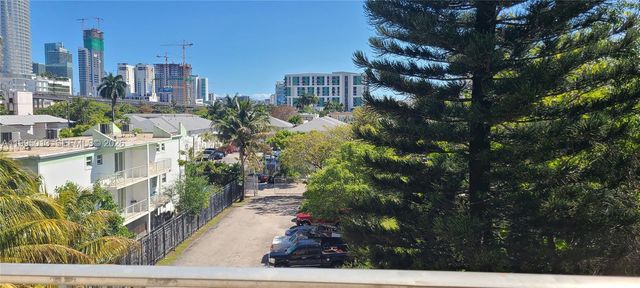 453 SW 2nd St 306C, Miami, FL 33130