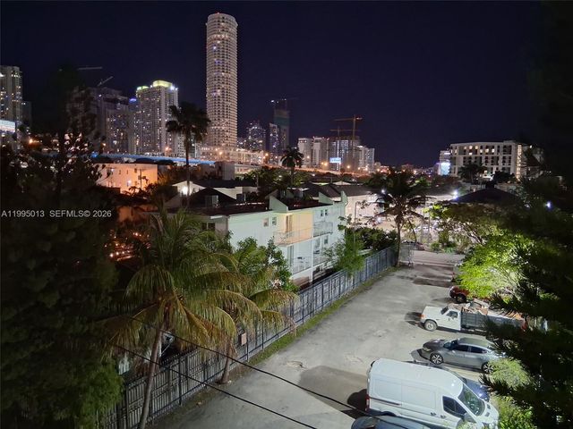 453 SW 2nd St 306C, Miami, FL 33130