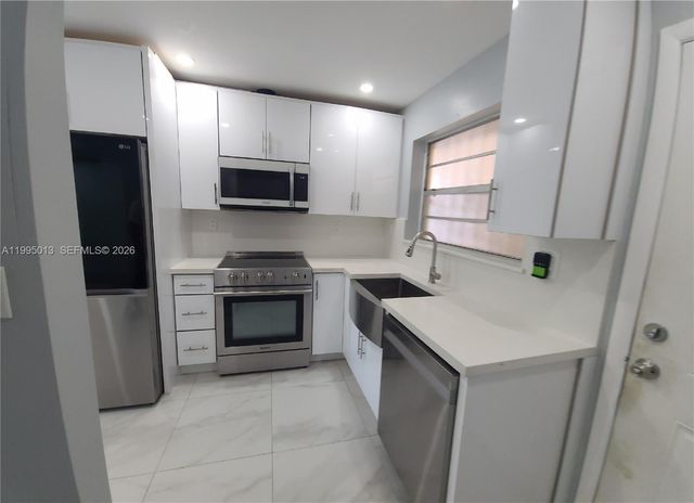 453 SW 2nd St 306C, Miami, FL 33130