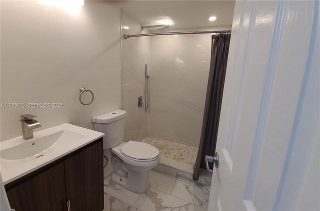 453 SW 2nd St 306C, Miami, FL 33130