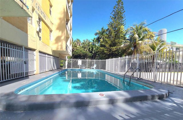 453 SW 2nd St 306C, Miami, FL 33130