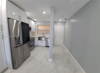 453 SW 2nd St 306C, Miami, FL 33130