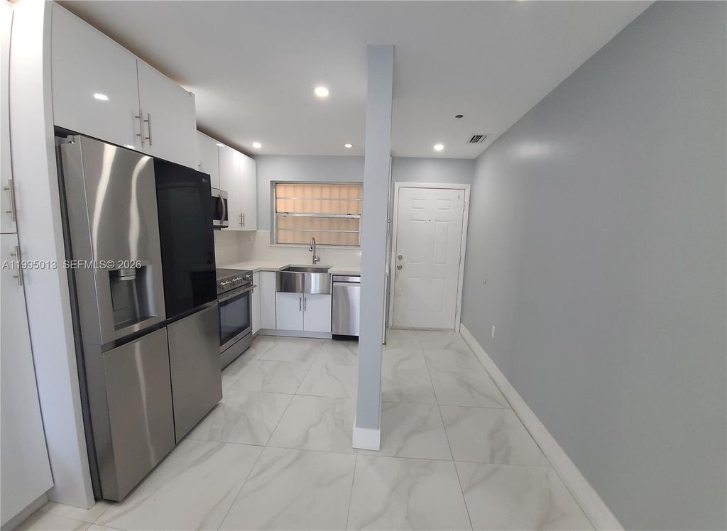 453 SW 2nd St 306C, Miami, FL 33130