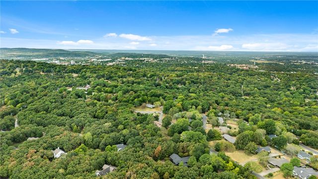 1888 E Rockwood Trail, Fayetteville, AR 72701