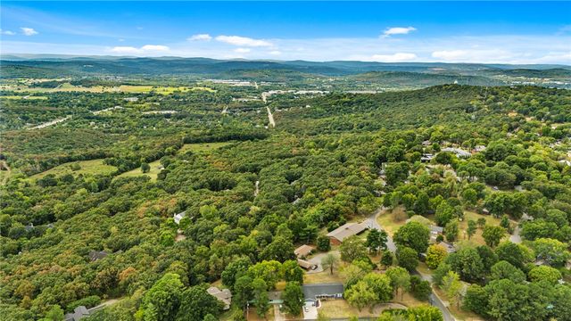 1888 E Rockwood Trail, Fayetteville, AR 72701