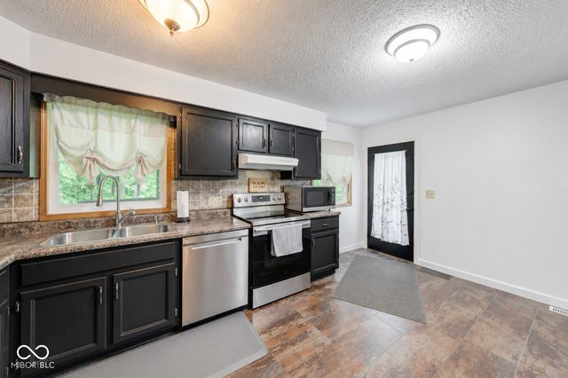 8608 S Providence Drive, Nineveh, IN 46164