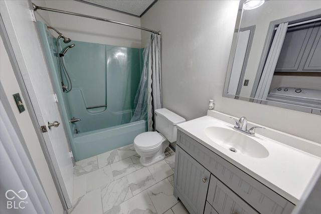 8608 S Providence Drive, Nineveh, IN 46164