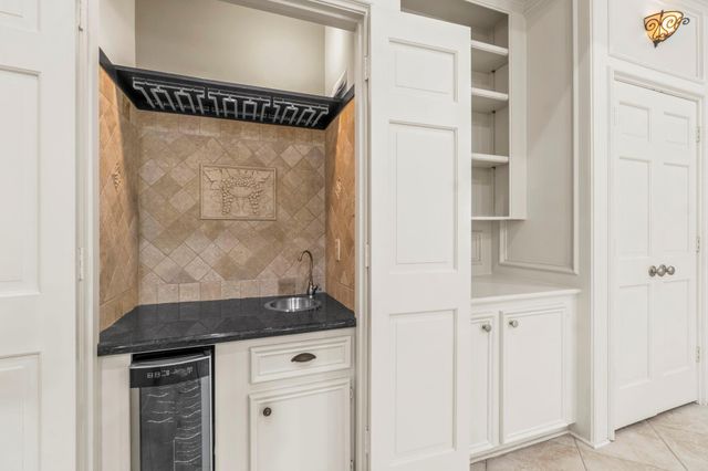 4 Maystar Court, The Woodlands, TX 77380