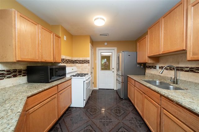 1825 E Shore Drive, Dallas, TX 75217