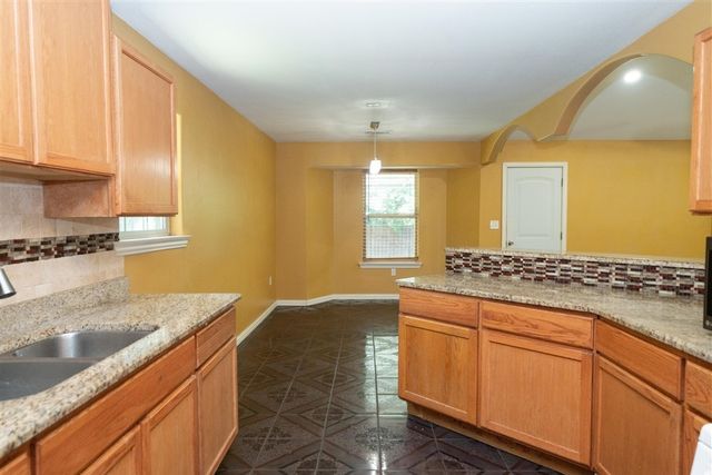 1825 E Shore Drive, Dallas, TX 75217