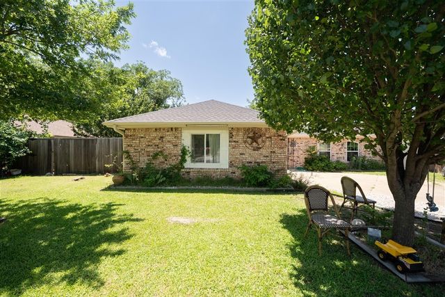 1825 E Shore Drive, Dallas, TX 75217