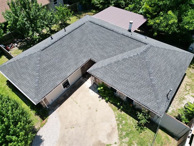 1825 E Shore Drive, Dallas, TX 75217