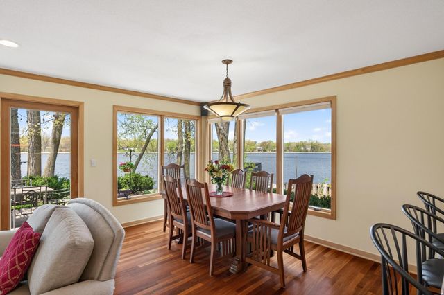 799 Heinel Drive, Roseville, MN 55113