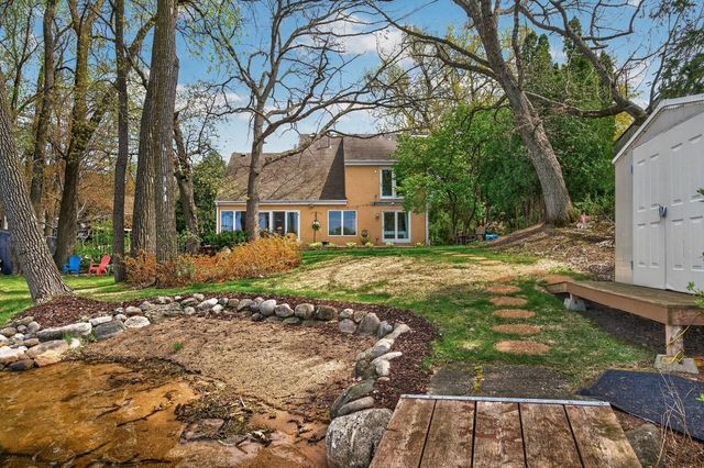 799 Heinel Drive, Roseville, MN 55113