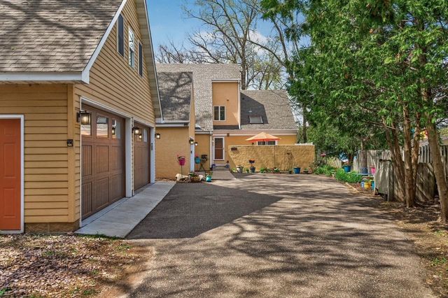 799 Heinel Drive, Roseville, MN 55113