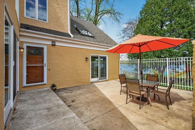 799 Heinel Drive, Roseville, MN 55113