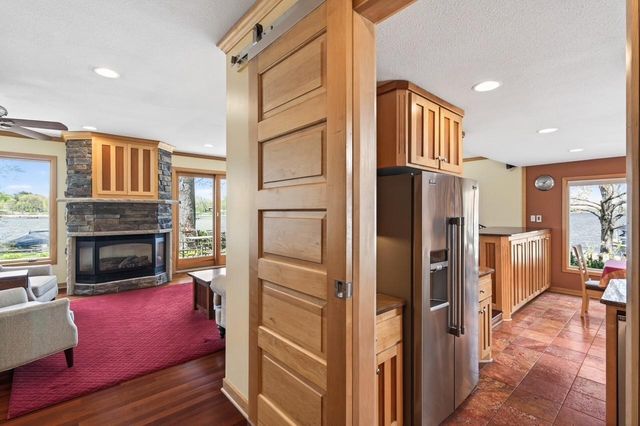 799 Heinel Drive, Roseville, MN 55113